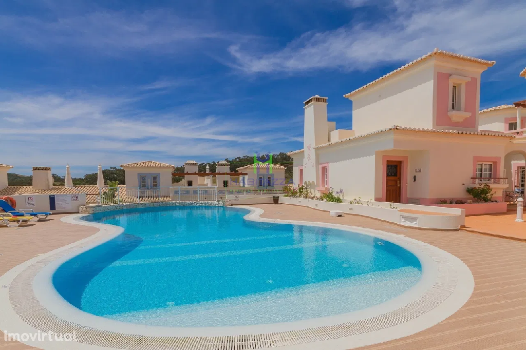 moradia t2 em vila do vispo com piscina para alugar